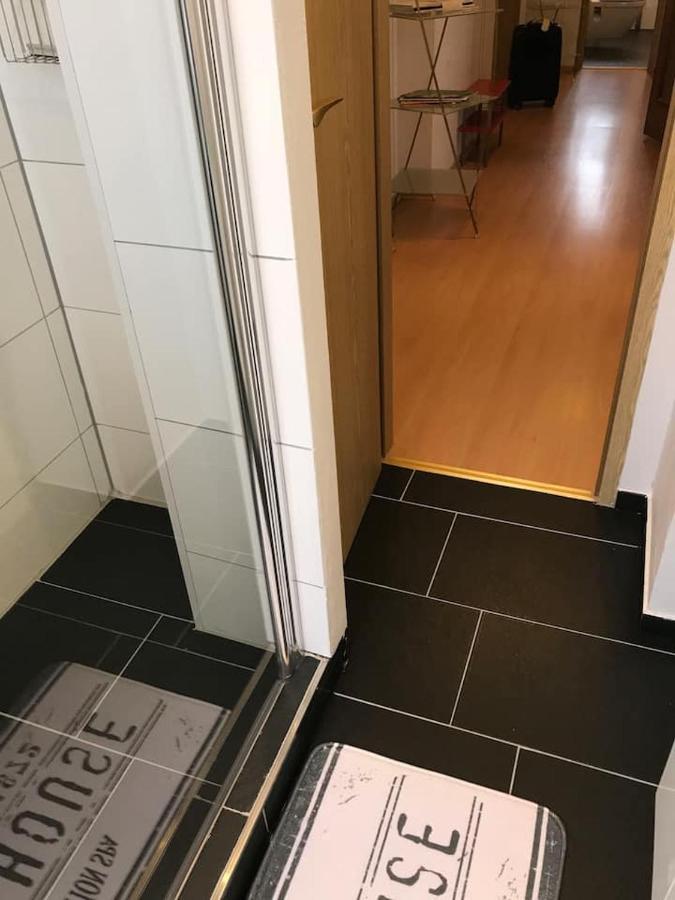 Schoene Grosse Wohnung 2 Schlafzimmer Bis 6 Pax Naehe Stadion Signal Iduna Dortmund Exteriör bild